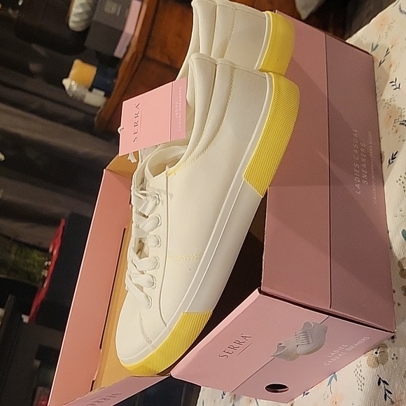 Serra Shoes - Ladies Casual Sneakers;Ladies sz.9.NWT in orig box Mellow yellow